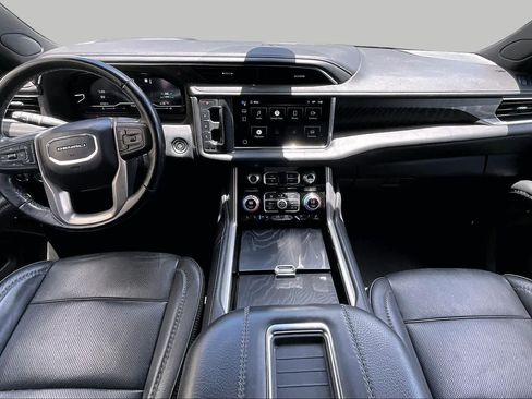 Used 2022 GMC Yukon XL Denali w/ Denali Premium Package AWD/4WD image 14