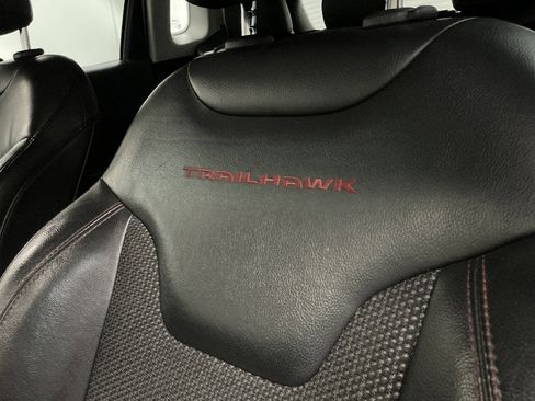 Used 2019 Jeep Compass Trailhawk w/ Cold Weather Group AWD/4WD image 11