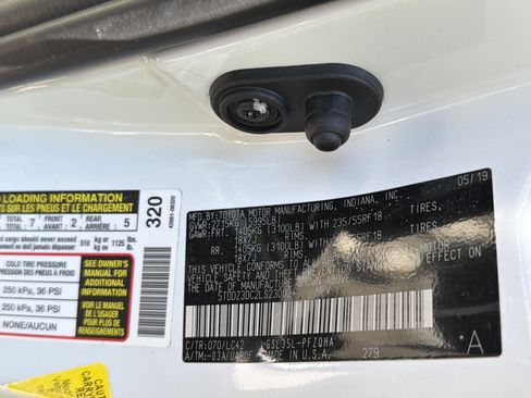 Used 2020 Toyota Sienna XLE w/ XLE Navigation Package AWD/4WD image 31