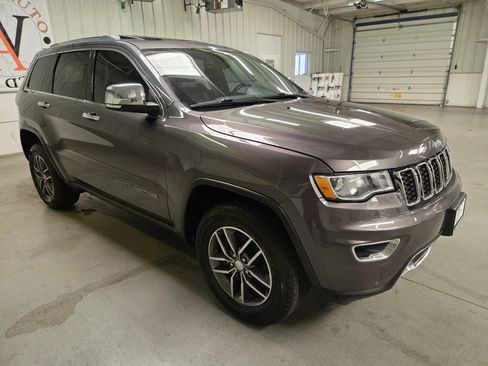 Used 2018 Jeep Grand Cherokee Limited image 10