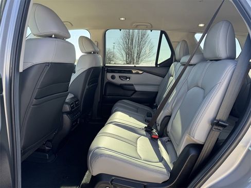 Used 2025 Honda Pilot EX-L image 10