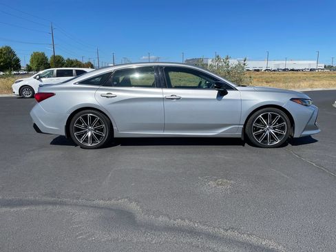 Used 2019 Toyota Avalon Touring w/ All Weather Liner Package FWD image 2