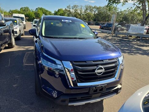 Used 2025 Nissan Pathfinder SL AWD/4WD image 3
