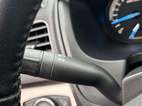 Used 2018 Ford Explorer XLT image 25