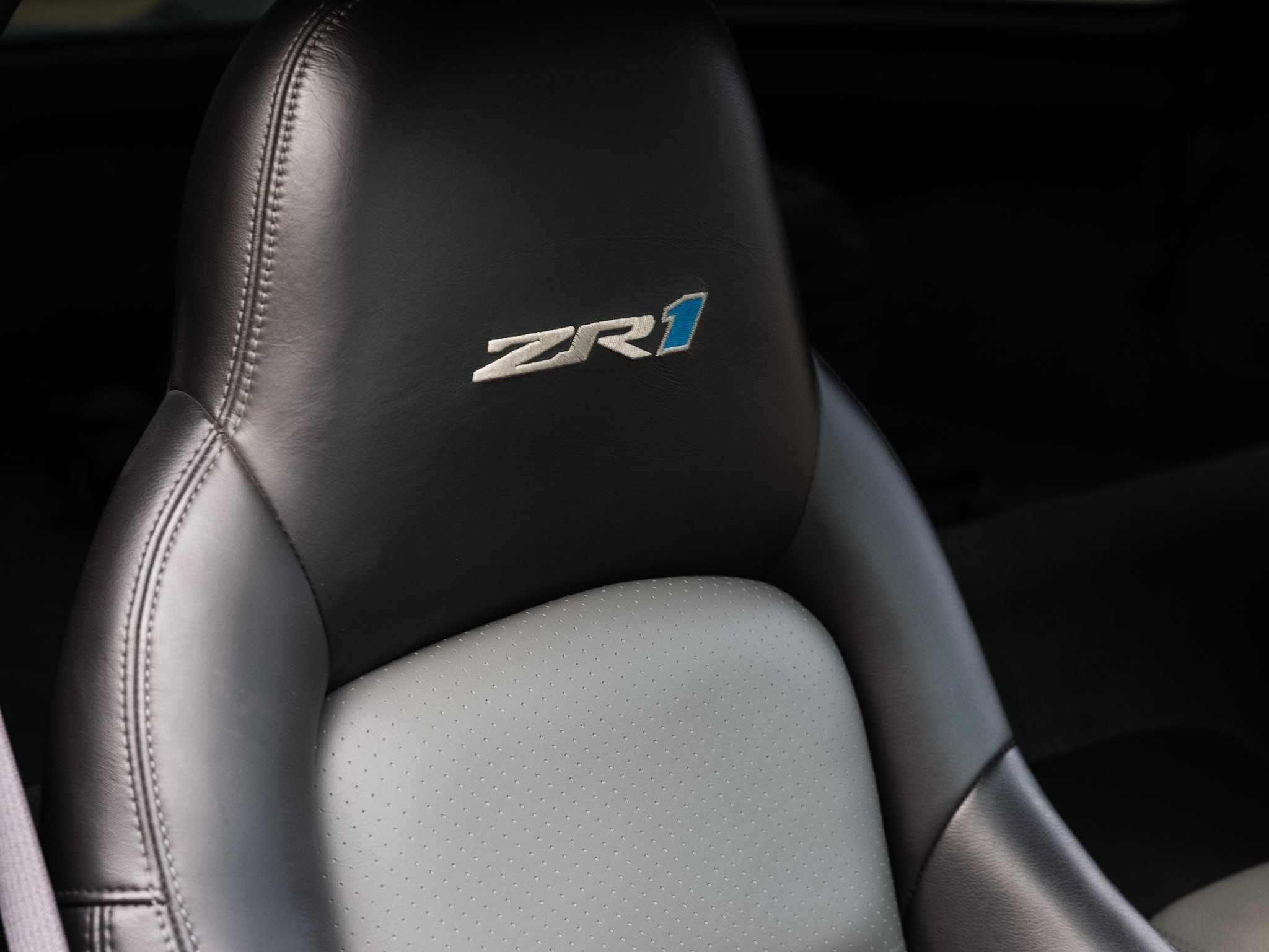 Used 2009 Chevrolet Corvette ZR1 w/ Preferred Equipment Group RWD image 39