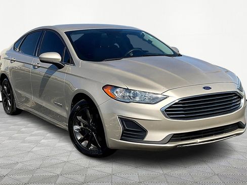 Used 2019 Ford Fusion SE image 1