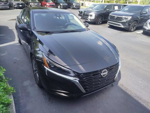 Used 2025 Nissan Altima 2.5 SV FWD image 7