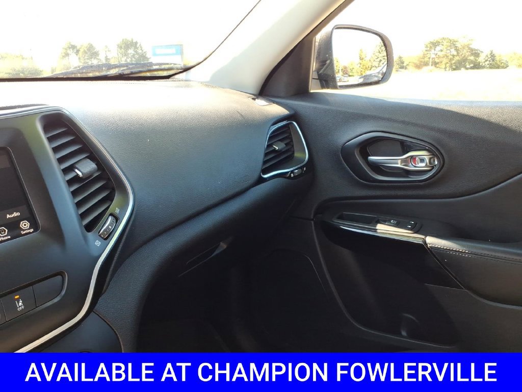 Used 2021 Jeep Cherokee Latitude Plus AWD/4WD image 23