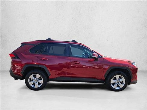 Used 2021 Toyota RAV4 XLE w/ Convenience Package FWD image 4