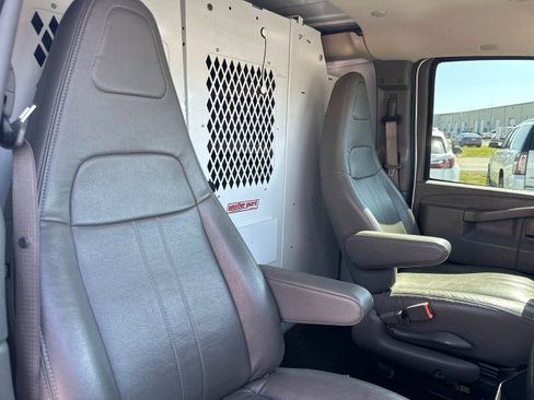 Used 2018 Chevrolet Express 2500 w/ Driver Convenience Package RWD image 31