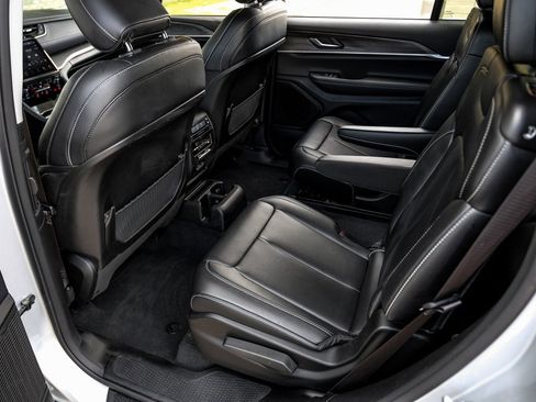 Used 2023 Jeep Grand Cherokee L Limited image 48