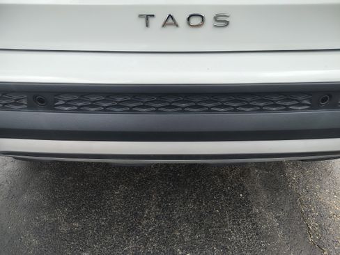 Used 2025 Volkswagen Taos SEL AWD/4WD image 10