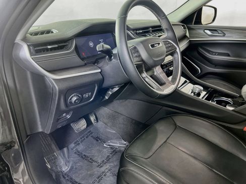 Used 2022 Jeep Grand Cherokee Limited AWD/4WD image 9