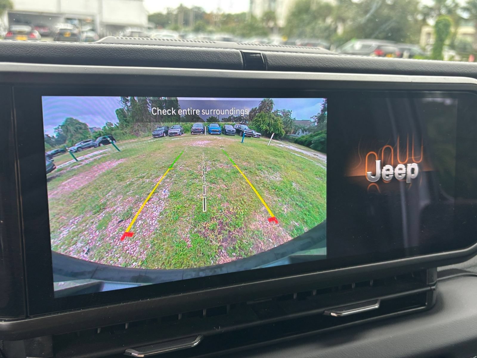Used 2025 Jeep Wrangler Unlimited Sahara AWD/4WD image 21