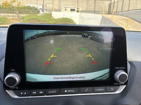 Used 2025 Nissan Sentra SV image 22