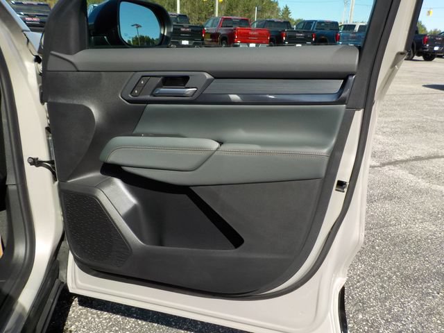 New 2026 GMC Terrain AT4 w/ Technology Package II AWD/4WD image 23