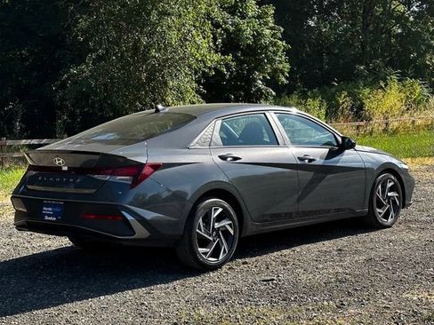 Certified 2025 Hyundai Elantra Sport FWD image 9