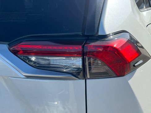 Used 2022 Toyota RAV4 XSE AWD/4WD image 18
