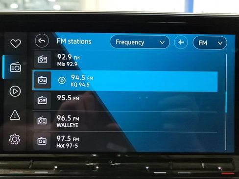 Used 2025 Volkswagen Atlas Cross Sport SEL Premium R-Line AWD/4WD image 6