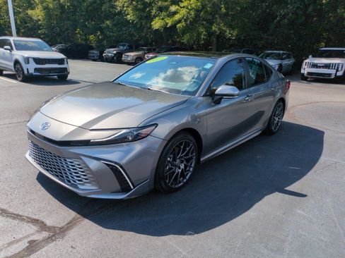 Used 2025 Toyota Camry XSE FWD image 3