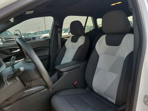 Used 2025 Chevrolet Trax RS w/ Sunroof Package FWD image 11