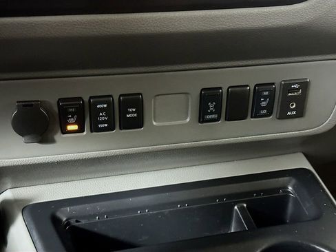 Used 2016 Nissan NV 3500 SL image 18