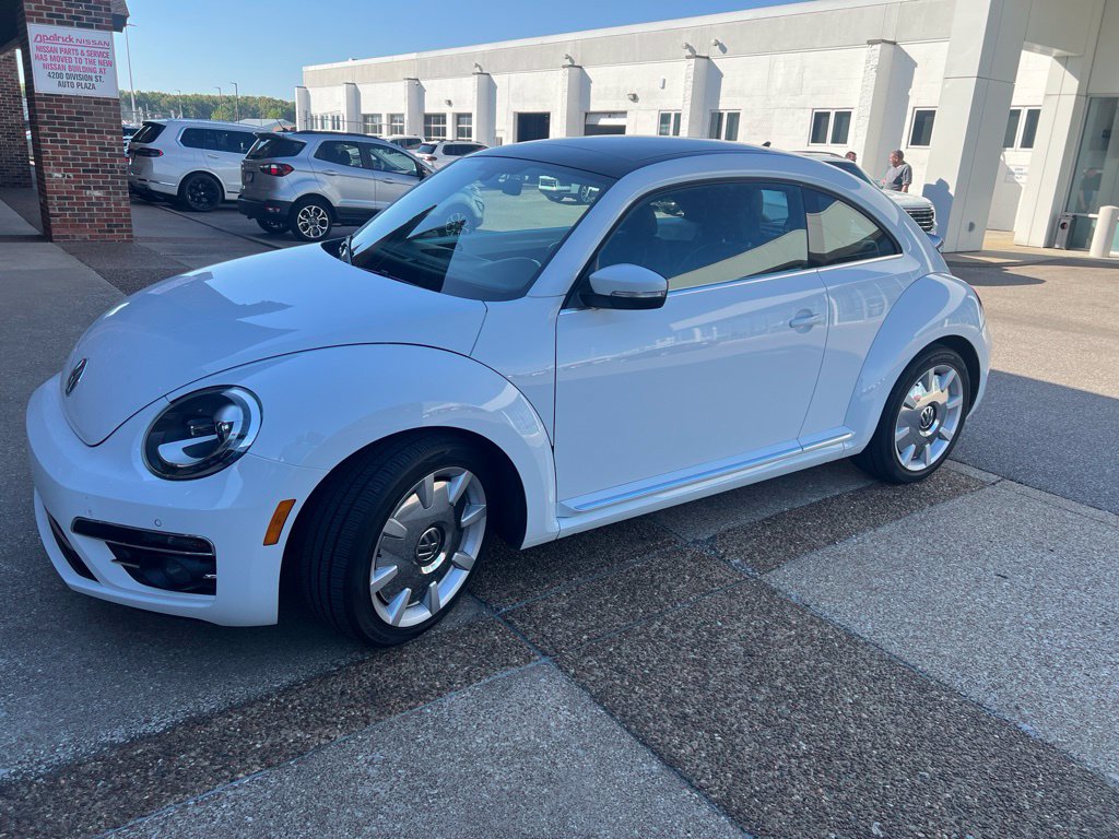 Used 2018 Volkswagen Beetle 2.0T SE FWD image 4
