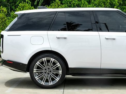 Used 2024 Land Rover Range Rover SE AWD/4WD image 11