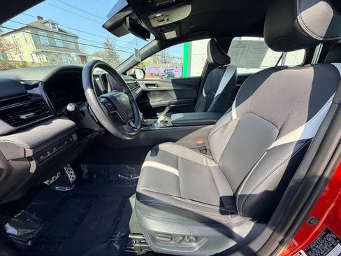 Used 2025 Toyota Camry SE w/ Convenience Package image 18