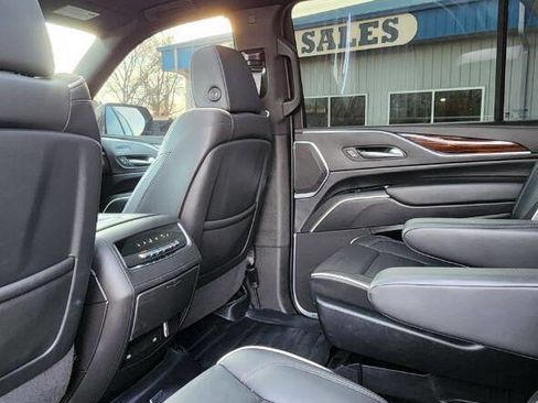 Used 2023 Cadillac Escalade ESV Premium Luxury image 30
