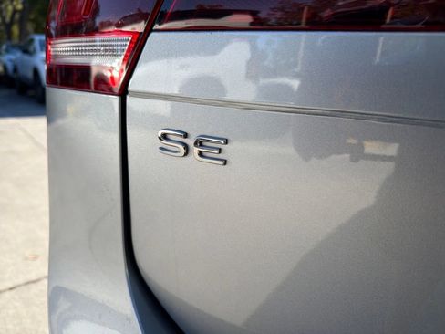 Used 2022 Volkswagen Tiguan SE R-Line image 10