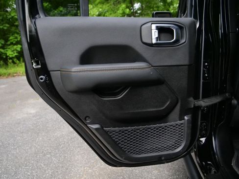 Used 2023 Jeep Gladiator Overland AWD/4WD image 25