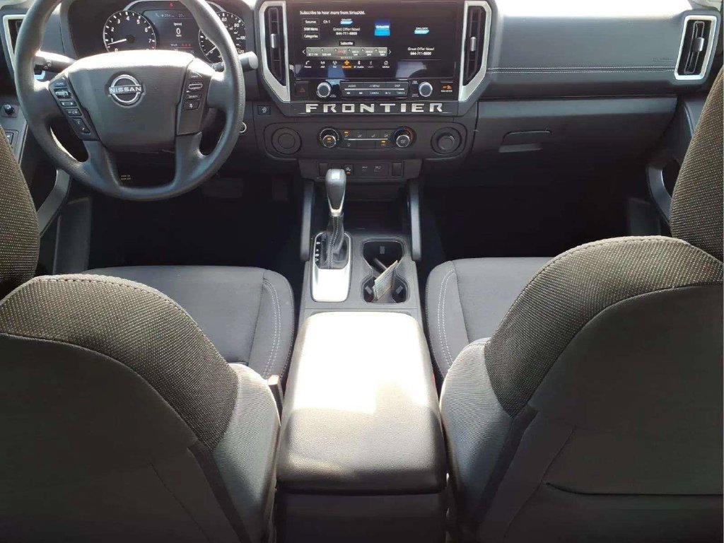 Used 2025 Nissan Frontier SV RWD image 10