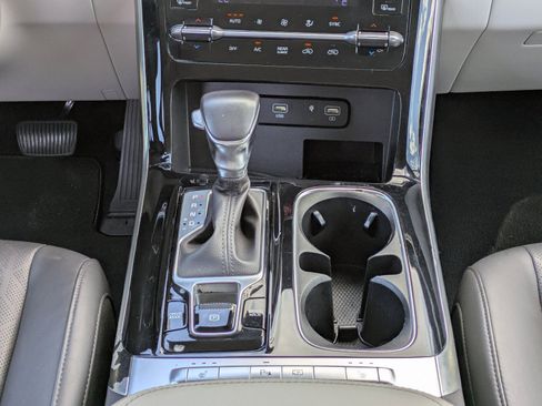 Certified 2023 Kia Carnival EX FWD image 17