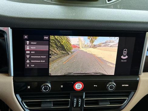 Certified 2023 Porsche Macan S AWD/4WD image 22