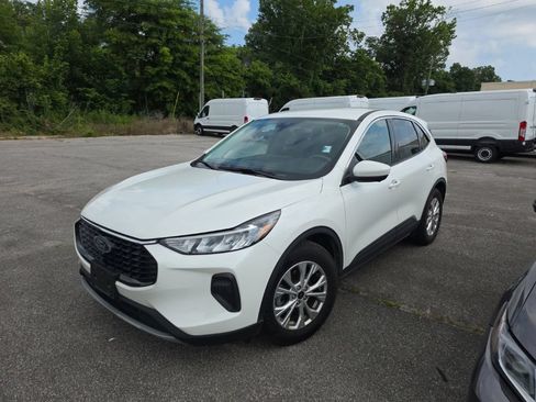 Used 2023 Ford Escape Active w/ Tech Pack #2 FWD image 1