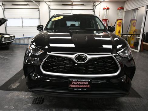 Certified 2023 Toyota Highlander L image 2