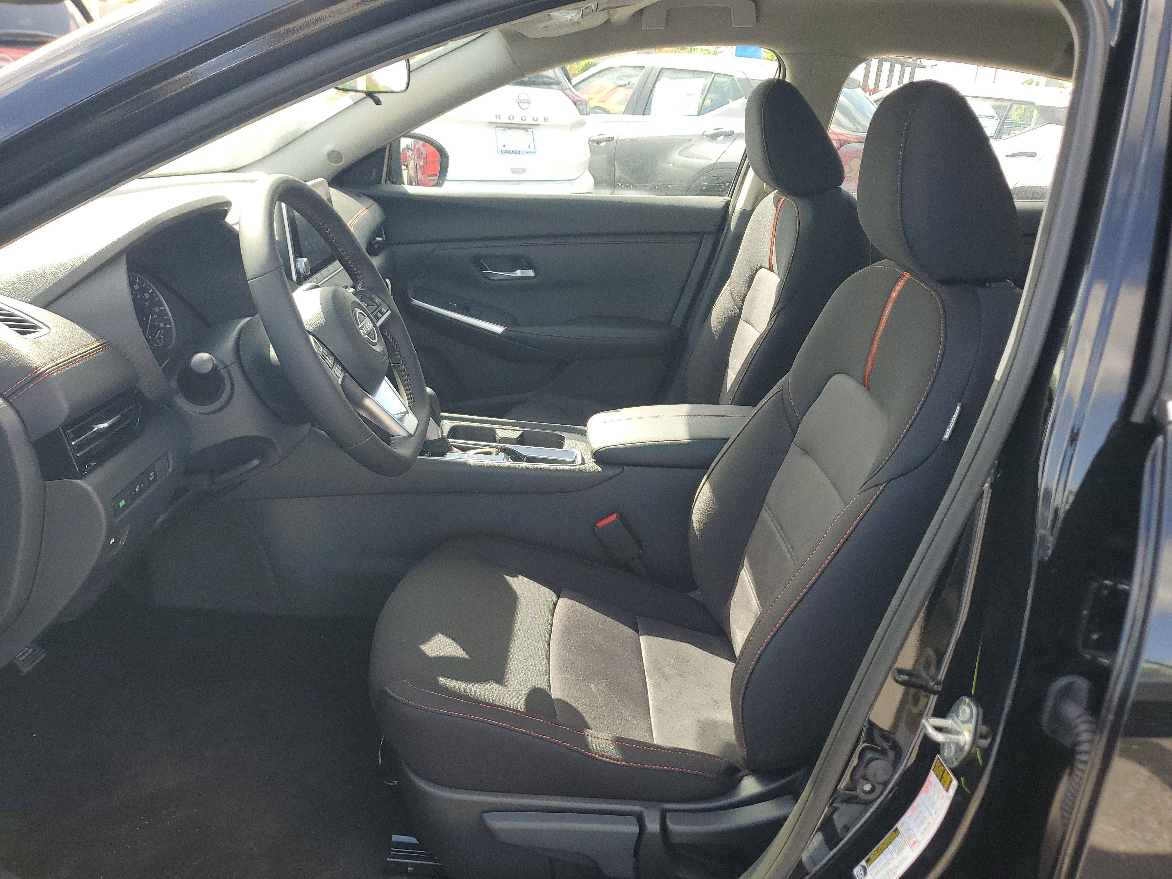 New 2025 Nissan Sentra SR w/ Midnight Edition FWD image 15