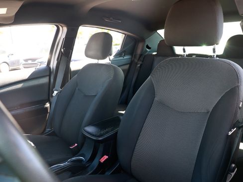 Used 2014 Dodge Avenger SE image 6