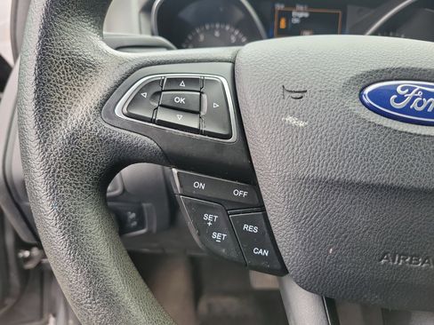 Used 2018 Ford Focus SE FWD image 24