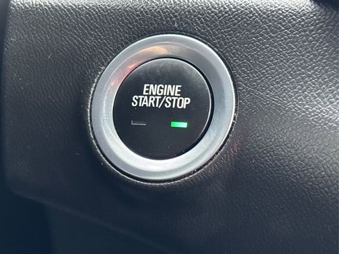 Used 2024 GMC Terrain SLE image 28