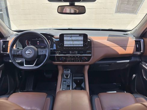 Used 2022 Nissan Pathfinder Platinum w/ Cargo Package FWD image 12