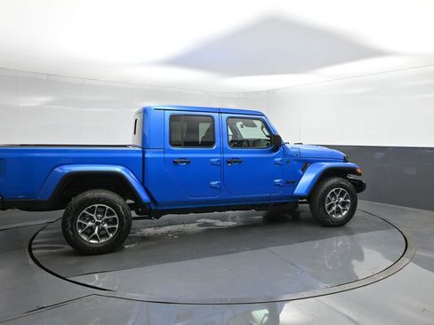 New 2026 Jeep Gladiator Sport AWD/4WD image 11