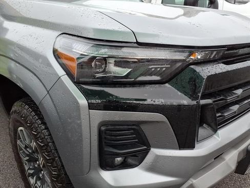 Used 2024 Chevrolet Colorado Z71 w/ Z71 Convenience Package 2 AWD/4WD image 3
