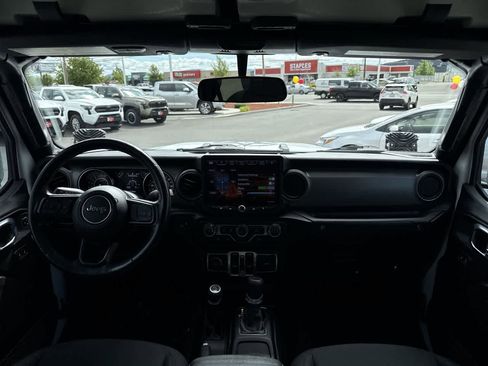 Used 2021 Jeep Gladiator Sport AWD/4WD image 15