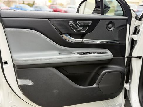 Used 2020 Lincoln Corsair Reserve w/ Equipment Group 201A image 10