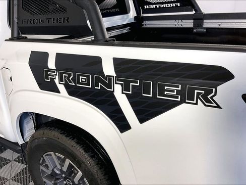 Used 2024 Nissan Frontier SL w/ Technology Package image 44