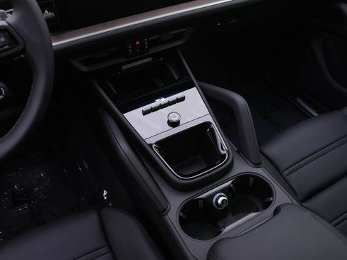 Used 2024 Porsche Cayenne Coupe image 16