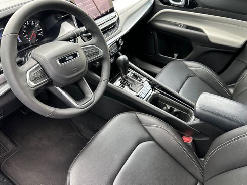 Used 2025 Jeep Compass Limited AWD/4WD image 11