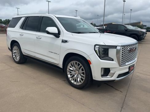 Used 2023 GMC Yukon Denali w/ Denali Reserve Package AWD/4WD image 3
